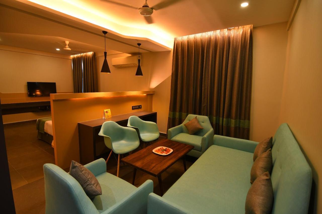 The Cent Hotel Hyderabad Exterior foto